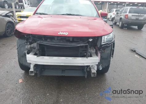 2018 Jeep Compass Latitude 4X4 from USA, damaged, VIN 3C4NJDBB5JT222174